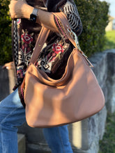 Load image into Gallery viewer, Christina Hobo Tote bag (small) Mousse Brown
