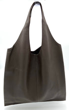 Load image into Gallery viewer, Bobby Large Tote - Brown
