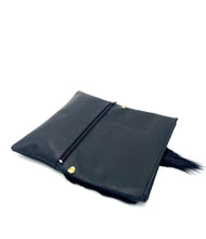 Load image into Gallery viewer, Jafari Springbok Clutch - Black
